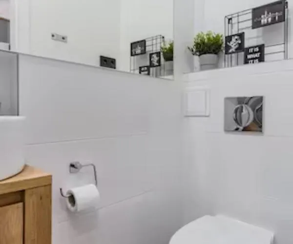 Lejlighed Kawalerka W Srodmiesciu 22 *